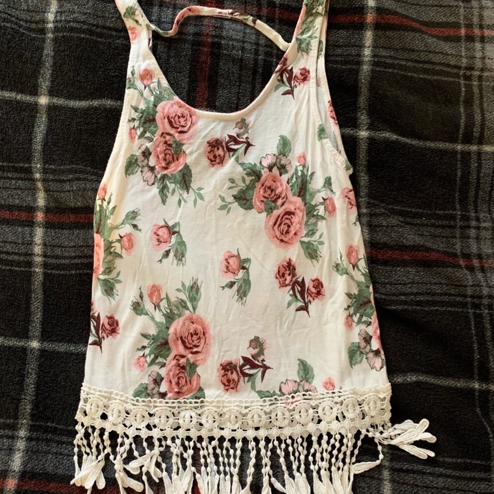 White crop top with lace